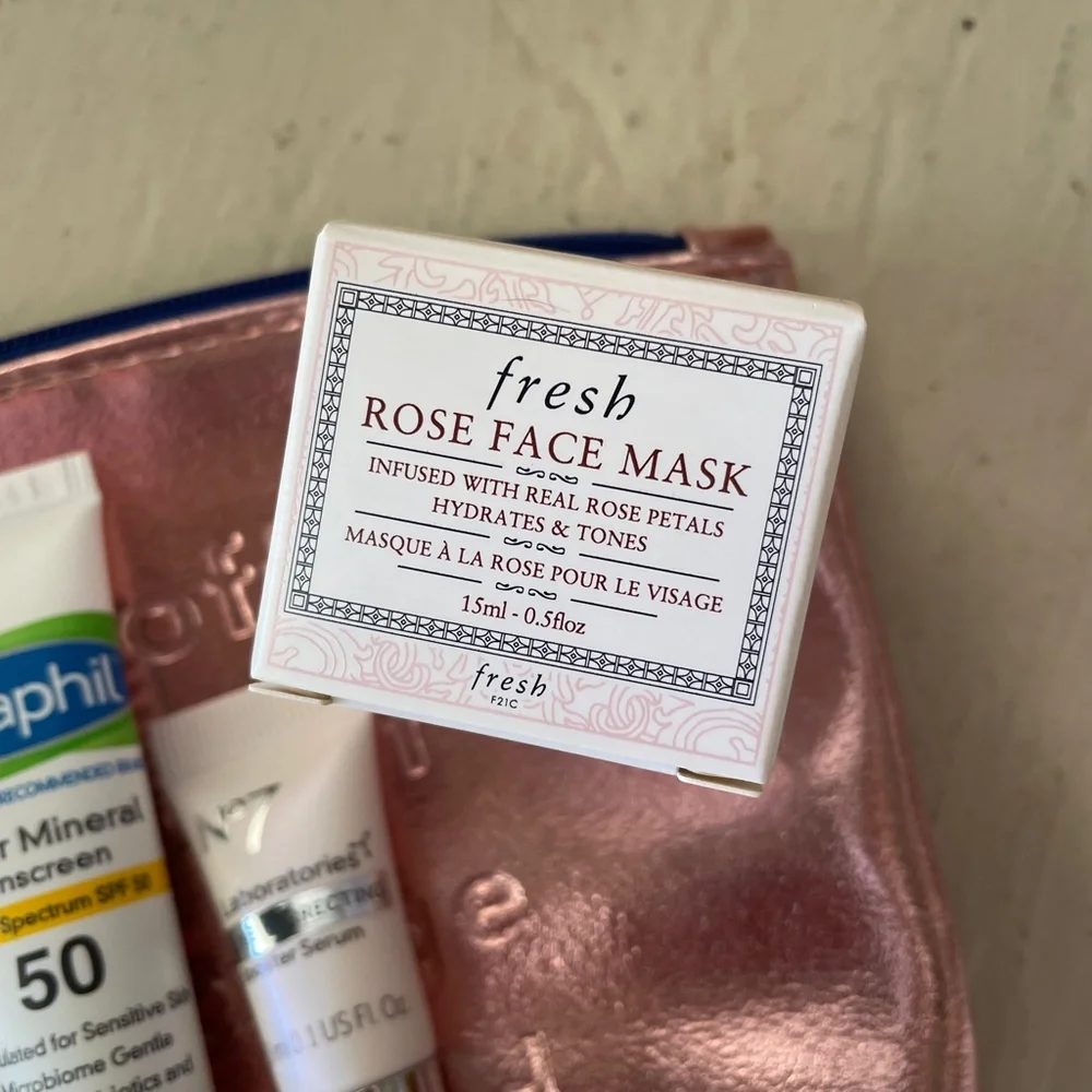 Variety Skincare with Makeup Bag NEW - Picture 2 of 5